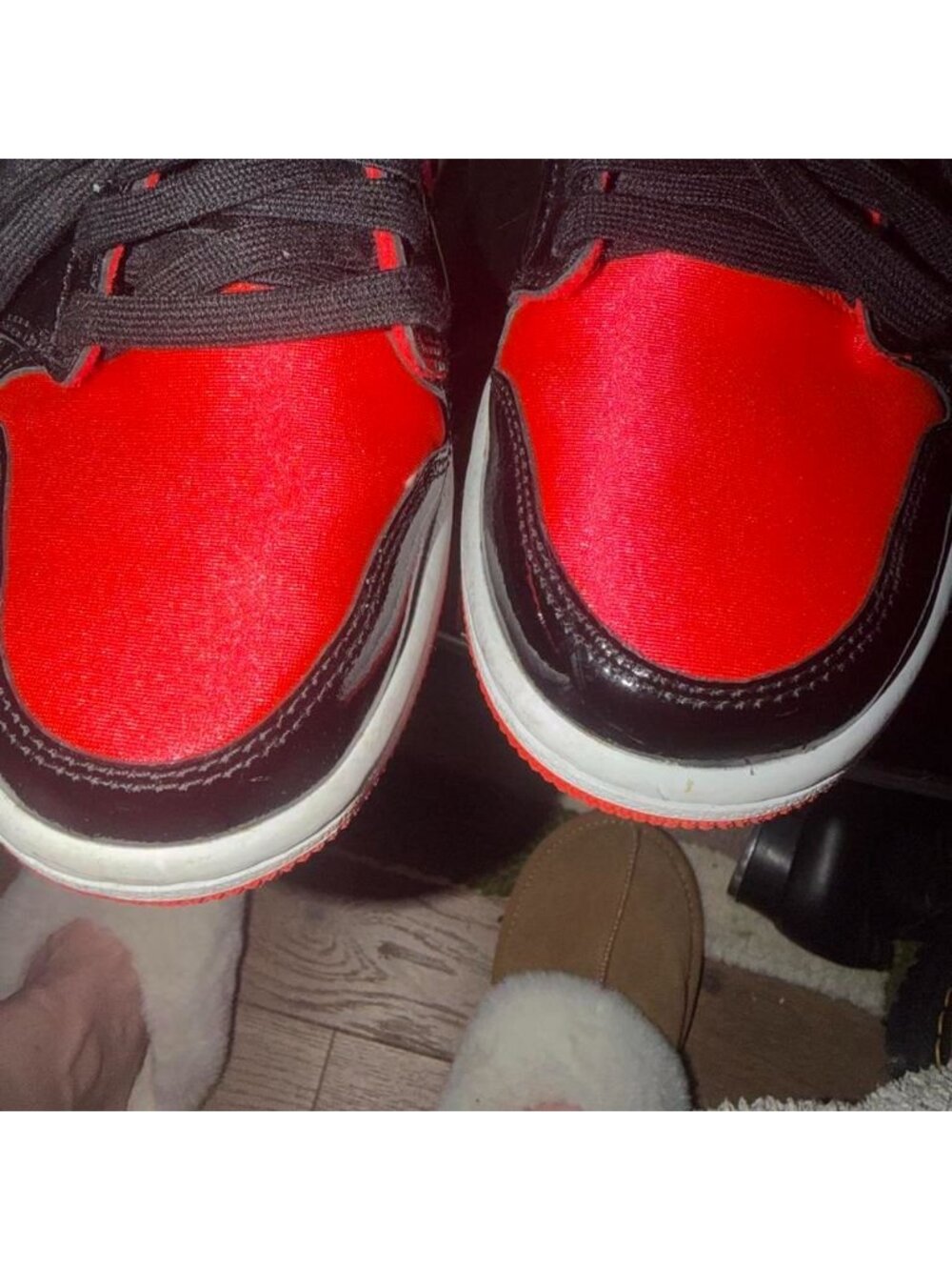 Jordan 1 Retro Mid in Women's Satin Red and Black - Picture 5 of 5